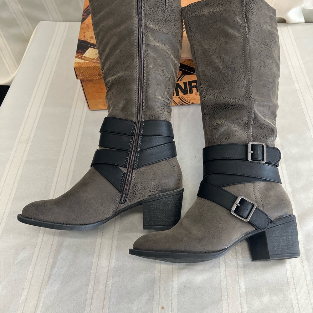 Women’s Boots 6 1/2 new